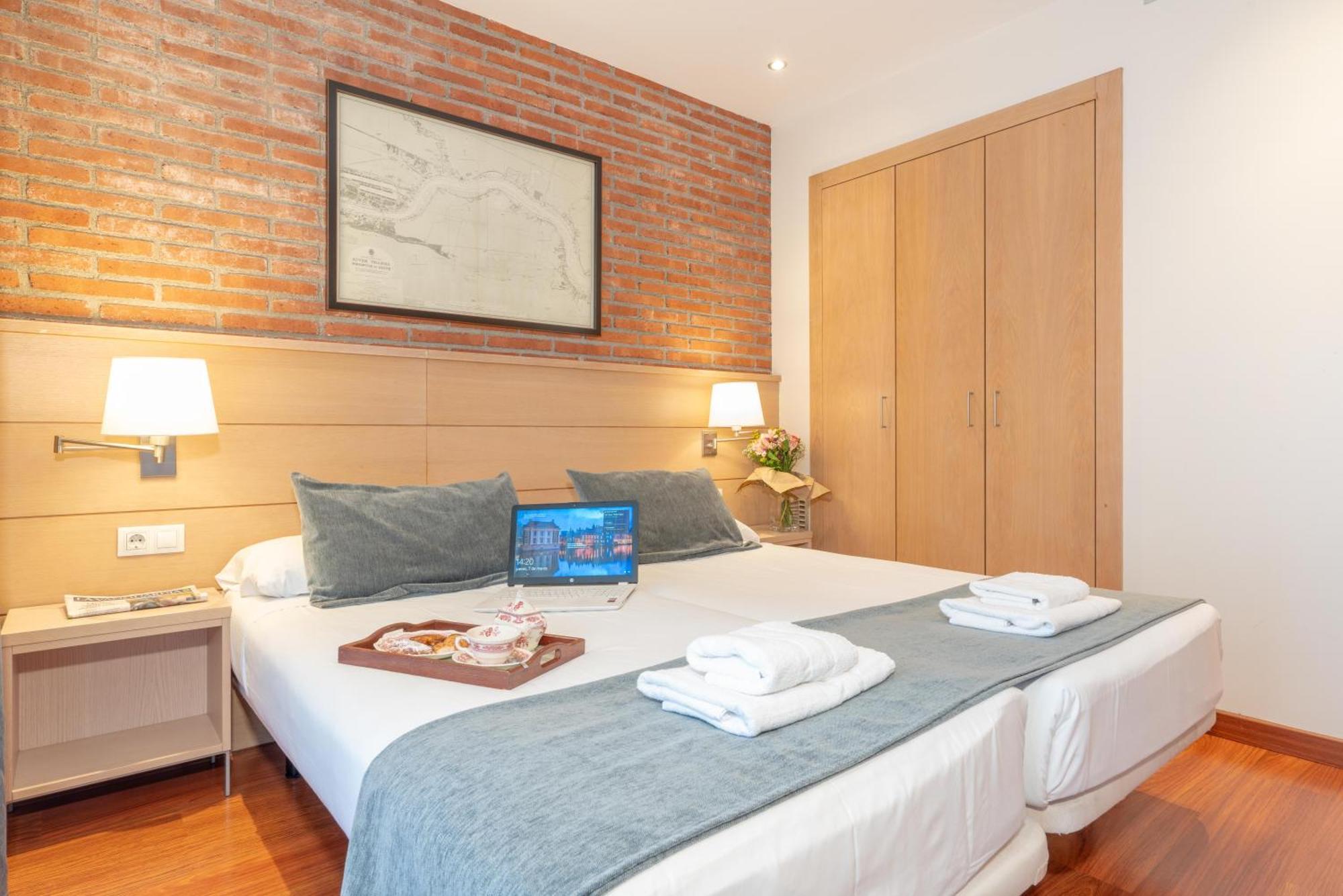 Serennia Cest Apartamentos Arc De Triomf Barcelona Exterior photo