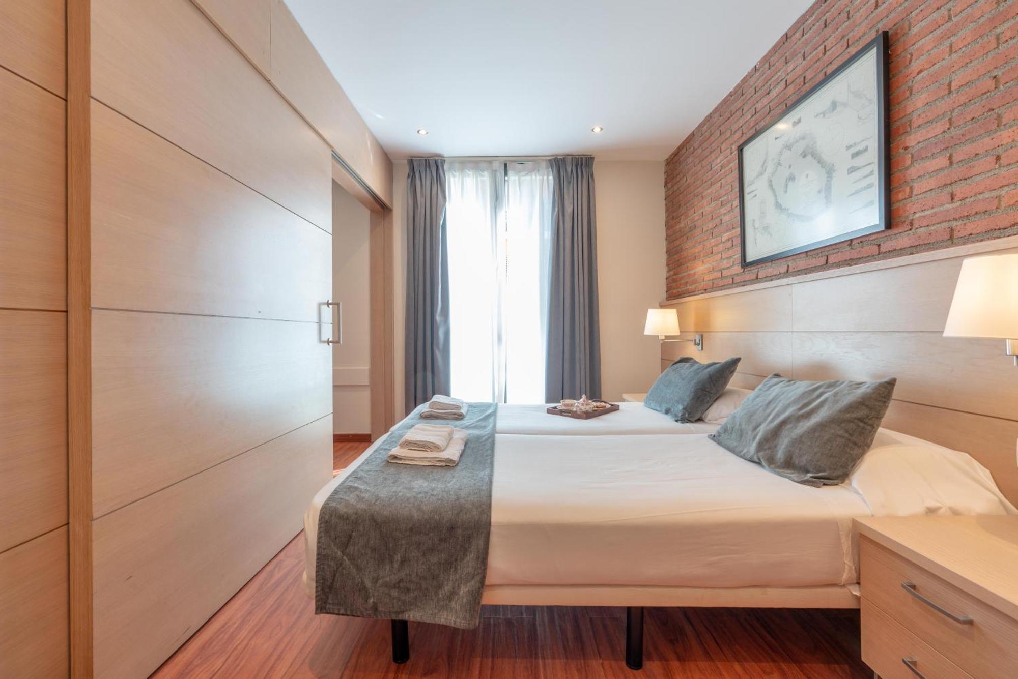 Serennia Cest Apartamentos Arc De Triomf Barcelona Exterior photo
