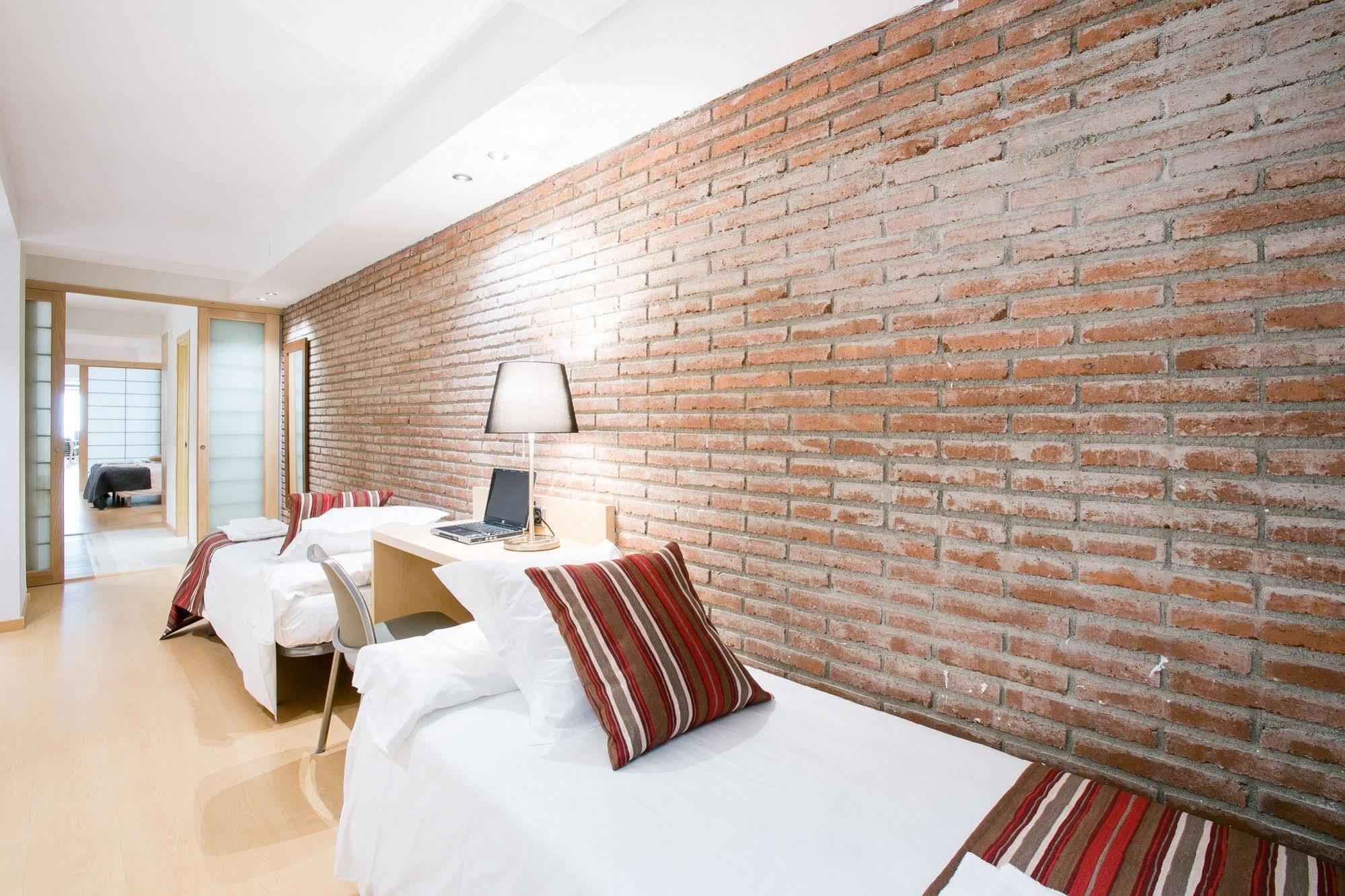 Serennia Cest Apartamentos Arc De Triomf Barcelona Exterior photo